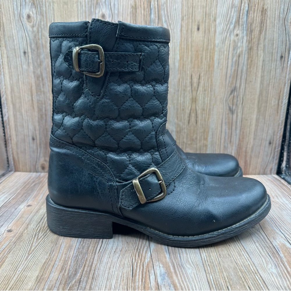 Betsey Johnson Quilted Hearts Leather Pynch Zip Up Boots in Black Size 9.5